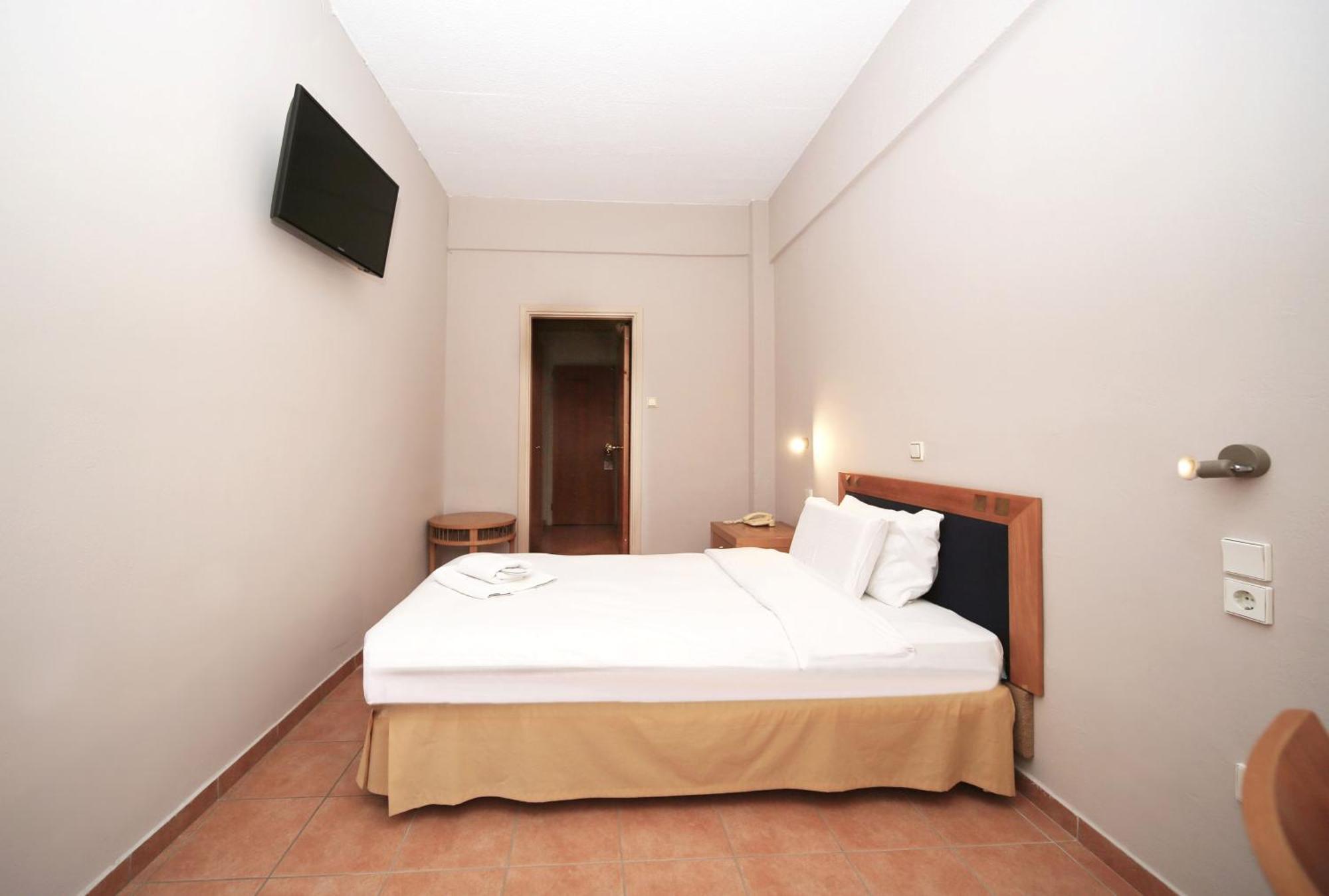 קרפניסיון Hotel Lecadin מראה חיצוני תמונה