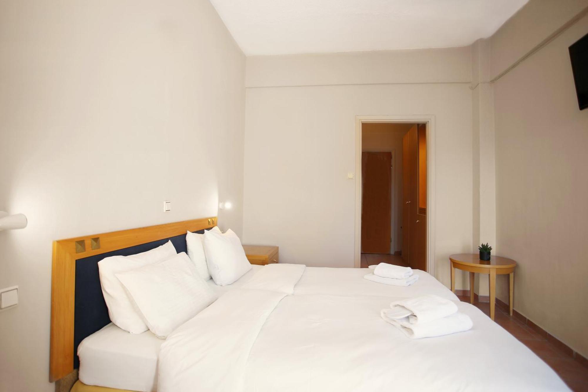 קרפניסיון Hotel Lecadin מראה חיצוני תמונה