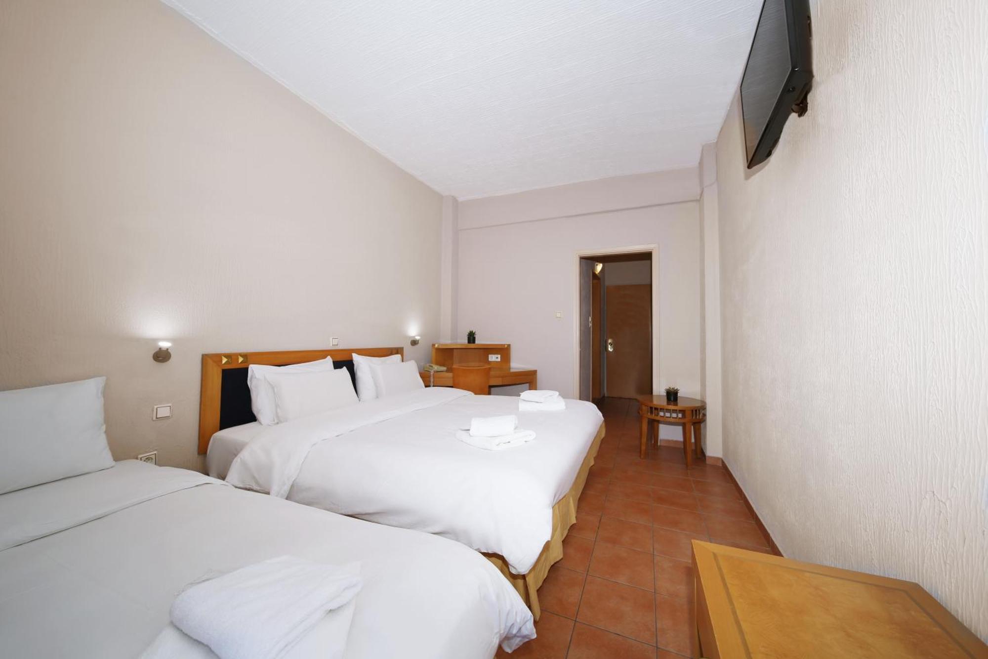 קרפניסיון Hotel Lecadin מראה חיצוני תמונה