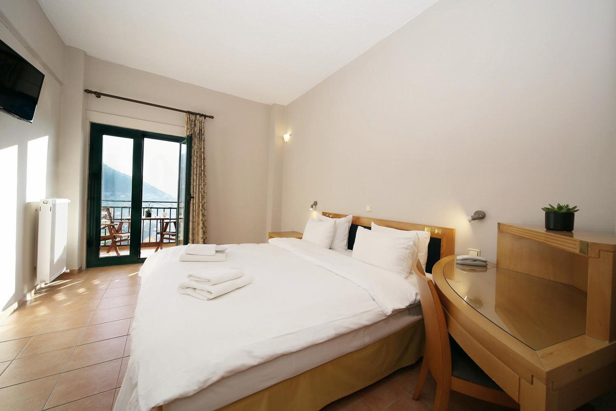 קרפניסיון Hotel Lecadin מראה חיצוני תמונה