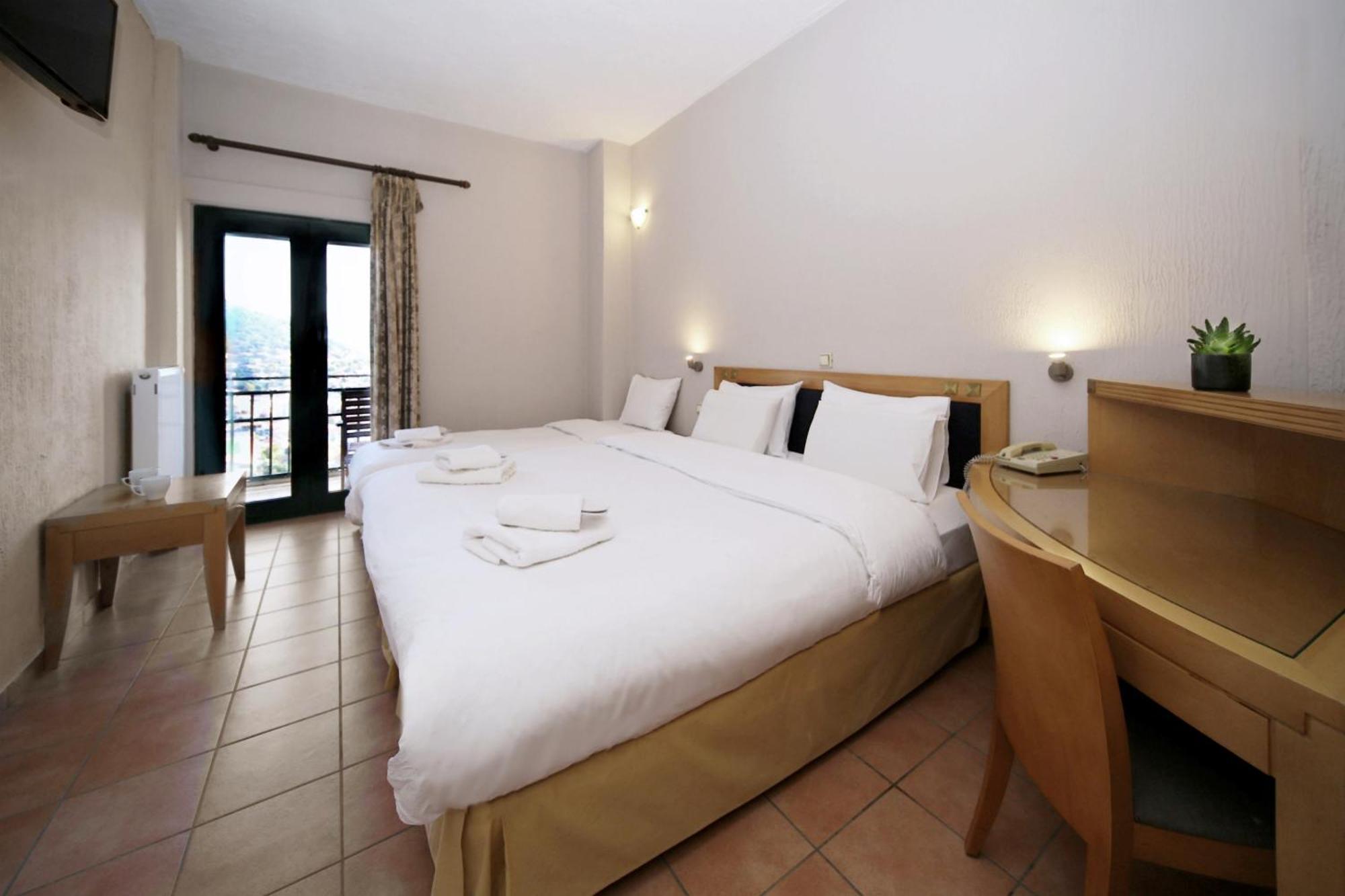 קרפניסיון Hotel Lecadin מראה חיצוני תמונה
